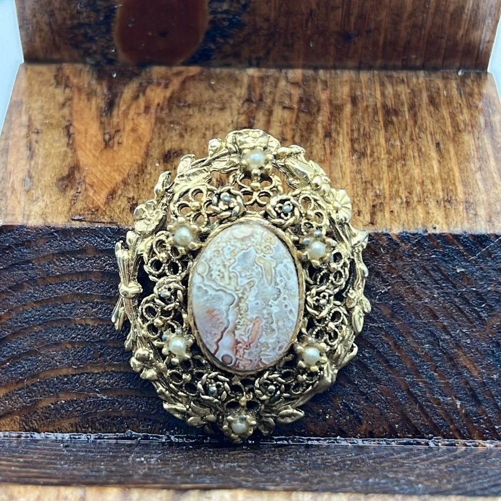 Vintage gold tone earth tone swirl center delicate filigree domed brooch pearls